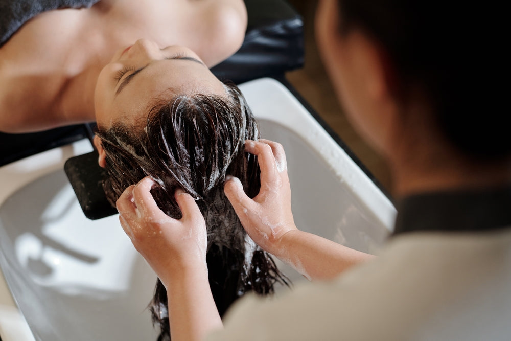 Apa Itu Deep Cleansing untuk Rambut? Panduan Lengkap Membersihkan Kulit Kepala Secara Menyeluruh