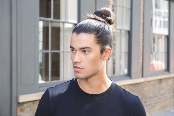 Tampil Anti-Mainstream dengan 10 Gaya Rambut Panjang Pria