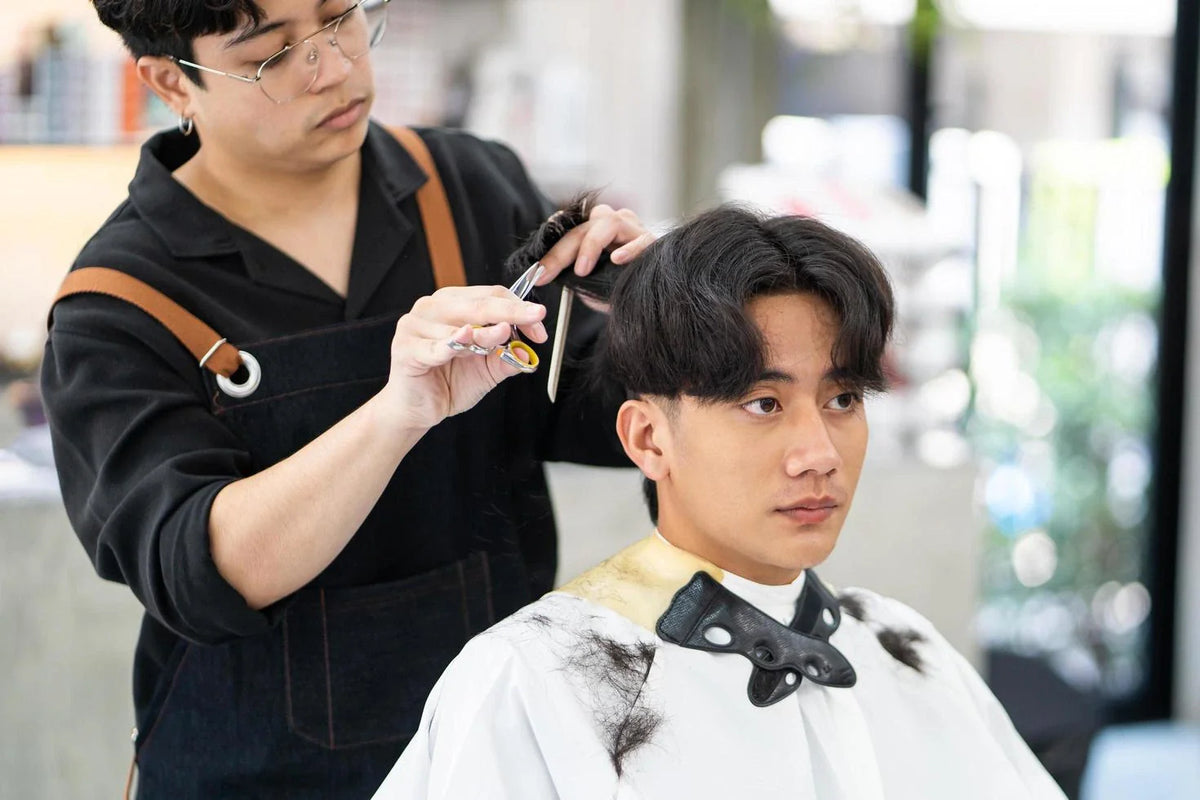 Inspirasi Simple dan Stylish Gaya Rambut Pria Pendek Samping