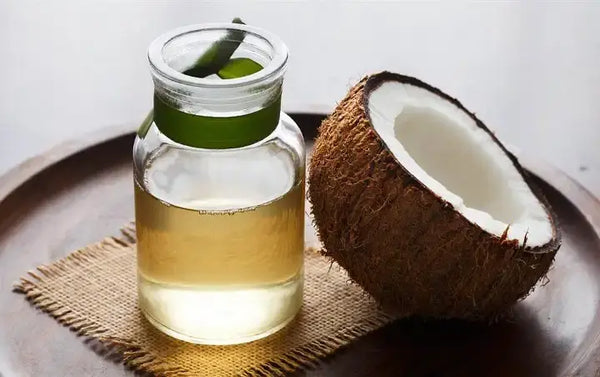 Benarkah Minyak Kelapa Efektif untuk Menghilangkan Ketombe?