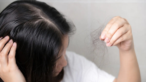 Rambut Rontok Setelah Melahirkan (Postpartum Hair Loss)