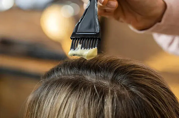 Berapa Lama Semir Rambut Didiamkan Agar Hasil Maksimal?