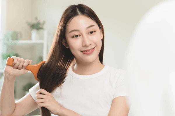 Menyisir Rambut Justru Bikin Rambut Bercabang? Cek Faktanya  
