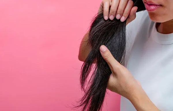 Panas tinggi dari alat styling dapat mengubah struktur alami rambut, terutama bila rambut tidak diberi perlindungan yang memadai. Berikut cara mengatasinya!