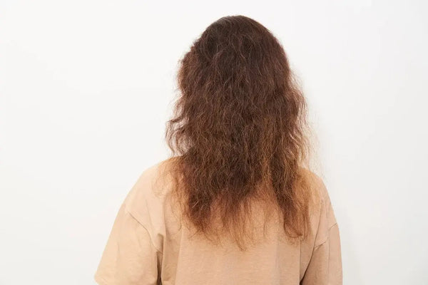 Rambut Frizzy? Ini Cara Menjinakkannya Agar Lebih Halus