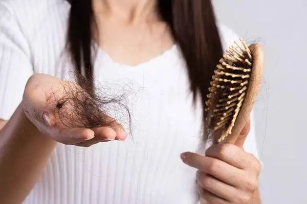 Rambut Rontok Kekurangan Vitamin Apa? Ini Penjelasan Lengkapnya